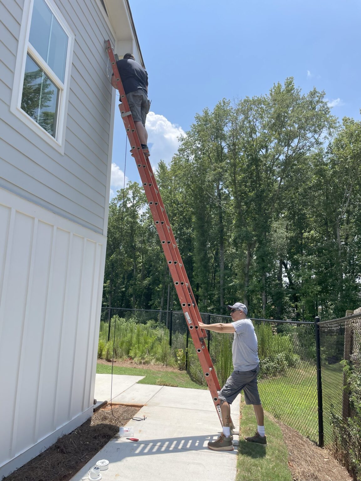 Paragon Techs Install Outdoor Camera Paragon Techs install outdoor camera